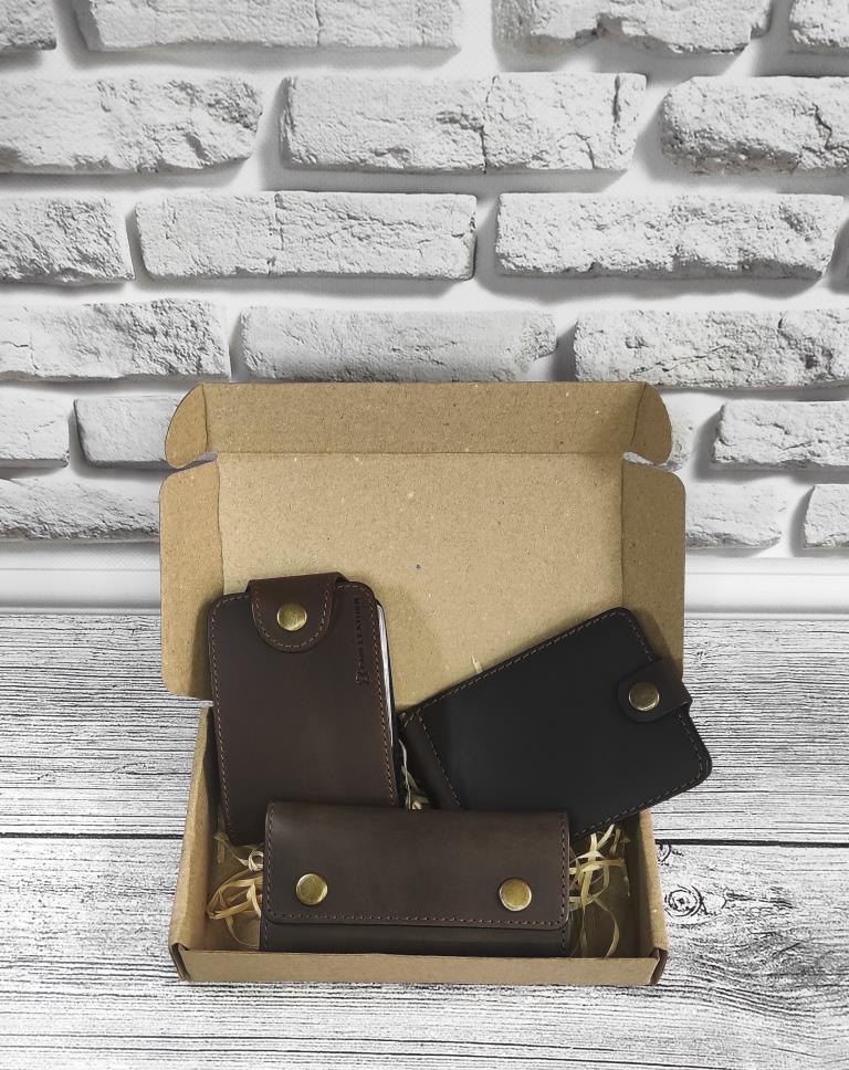

Подарочный набор DNK Leather №17 (зажим + картхолдер + ключница) коричневый