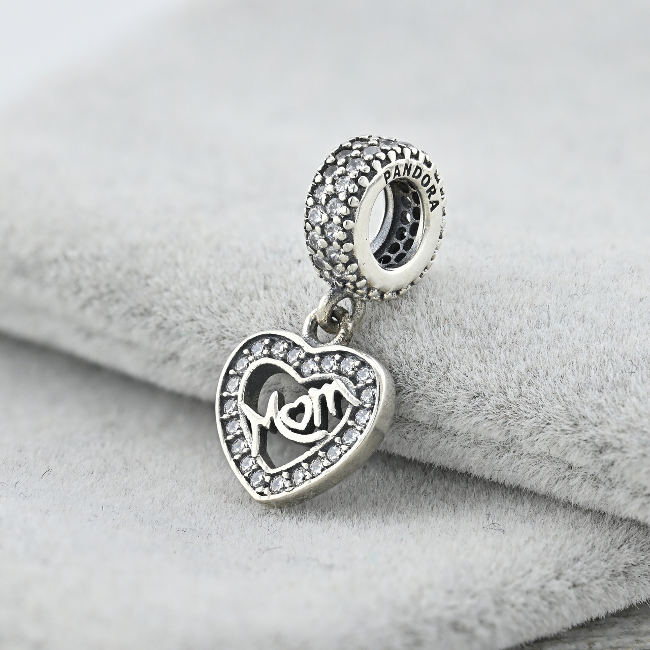 

Серебряный шарм ТС580699б 19х10 мм вставка белые фианиты вес 1.3 г