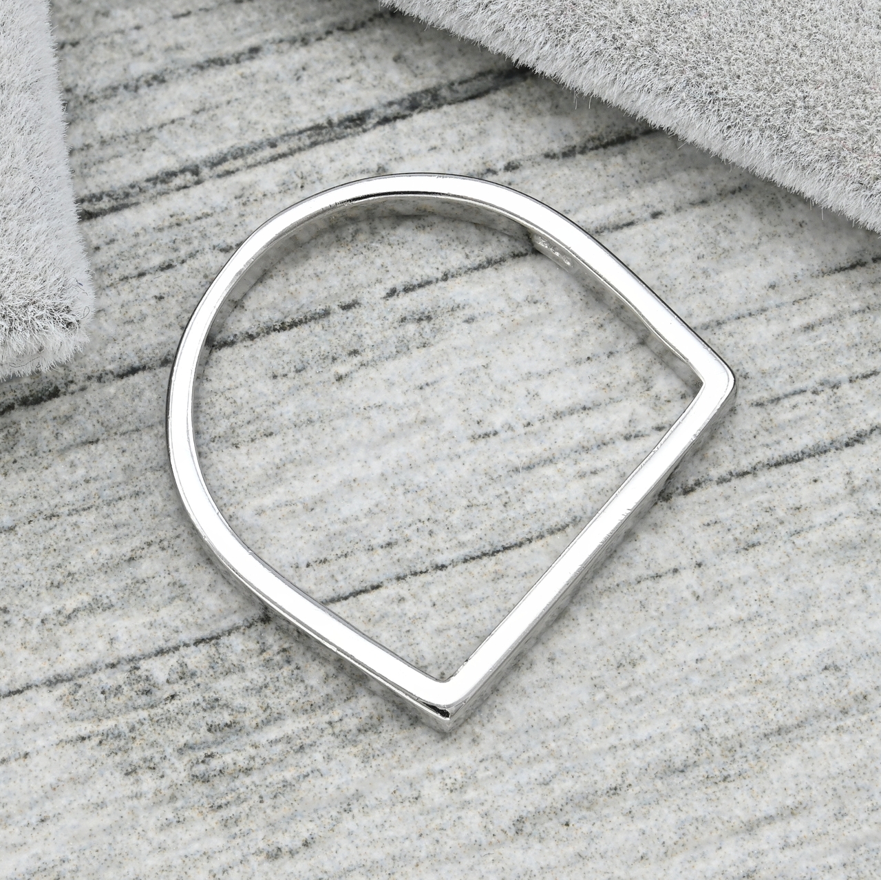 

Кольцо серебряное женское18.5