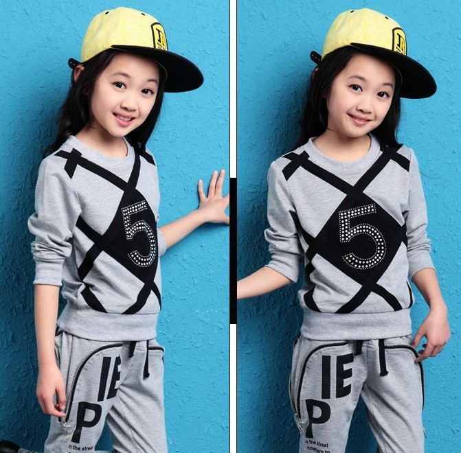 

Стильный спортивный костюм для девочки Ромбы Tortila серый 130 р-р 120-130 см