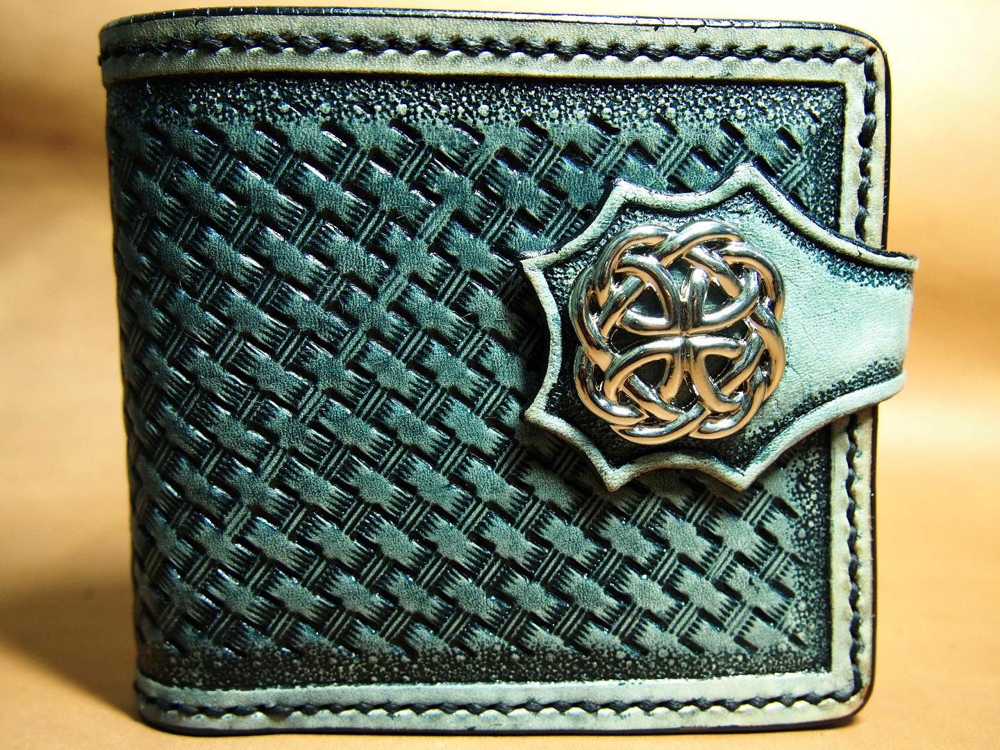 

Кожаный зеленый кошелек Smyrnov Leather кельтика 12 x 9.5 x 2 см Зеленый