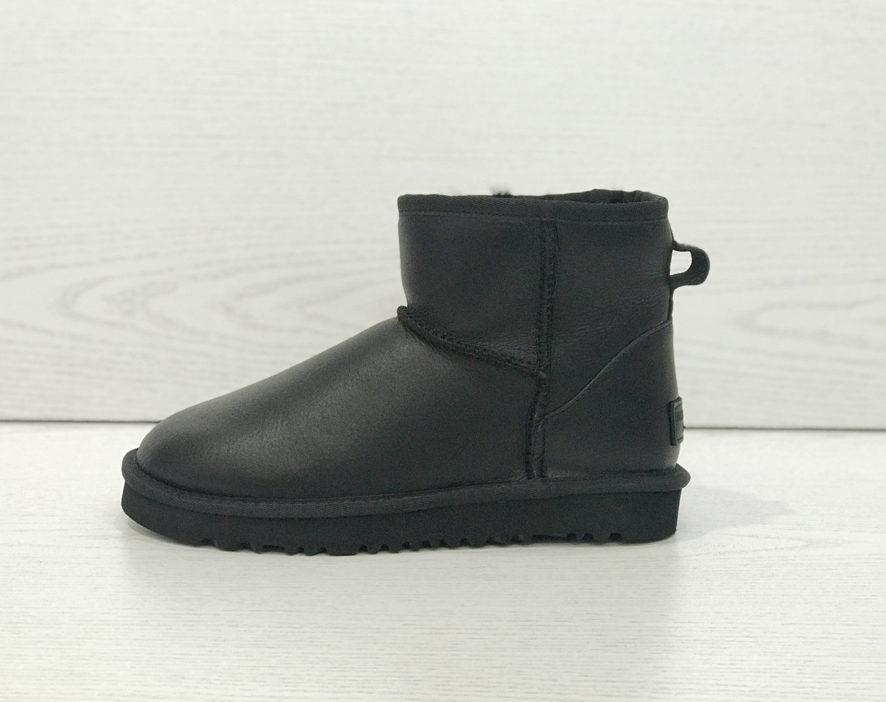 

Женские кожанные угги мини из натуральной овчины Australian Merino Classic Mini Black 38
