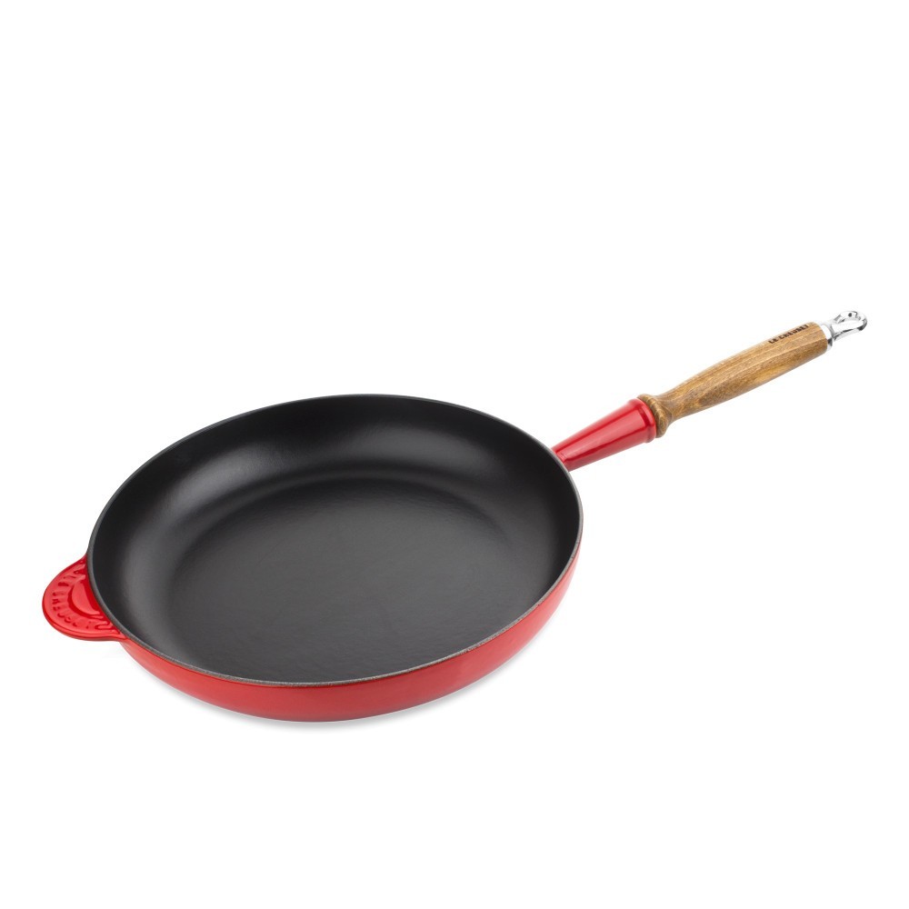 

Сковорода Le Creuset чугунная эмалированная с толстым дном и деревяной ручкой 1.7 л 26 см Красная