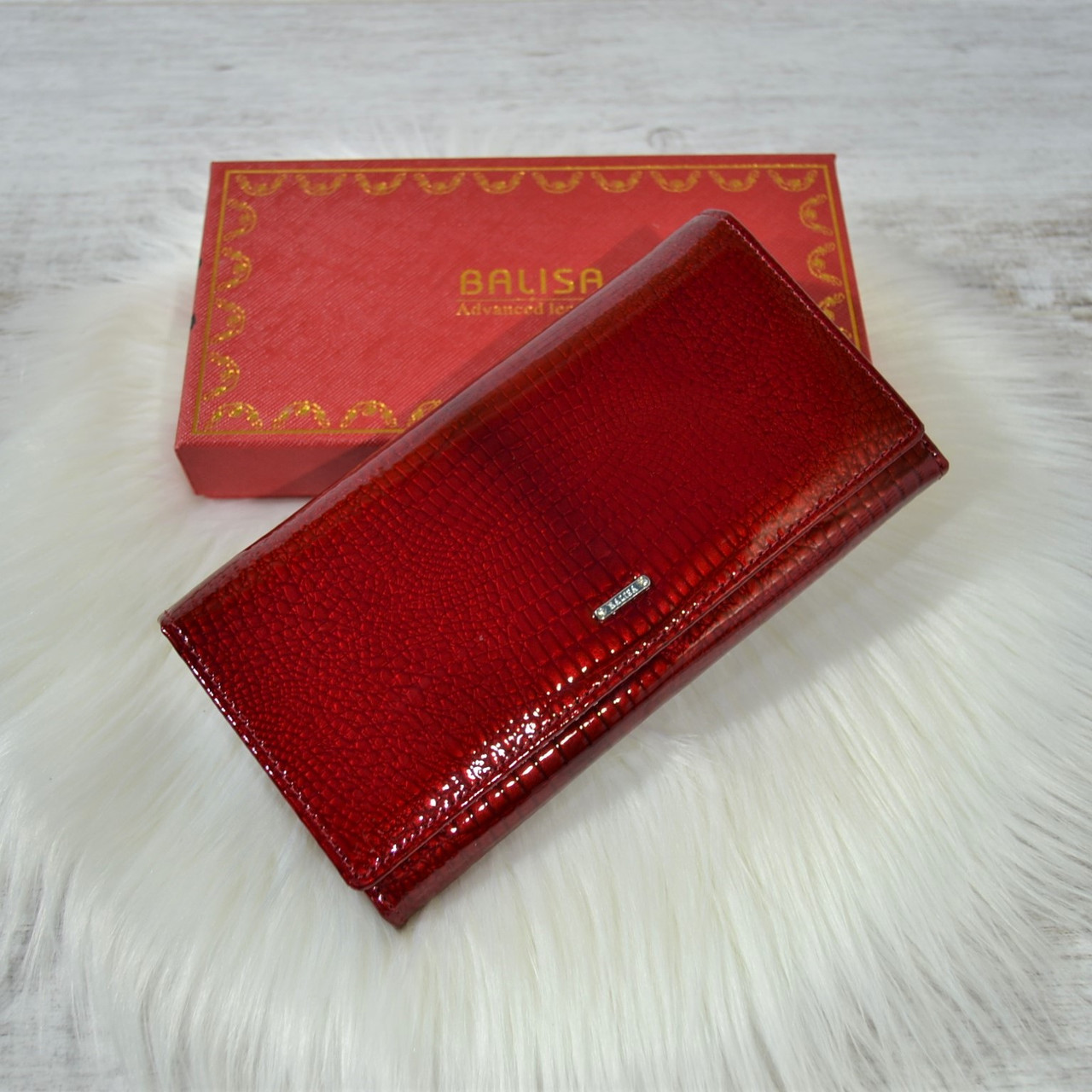 

Кошелек Balisa Classic из натуральной кожи под лаком на магнитах красный