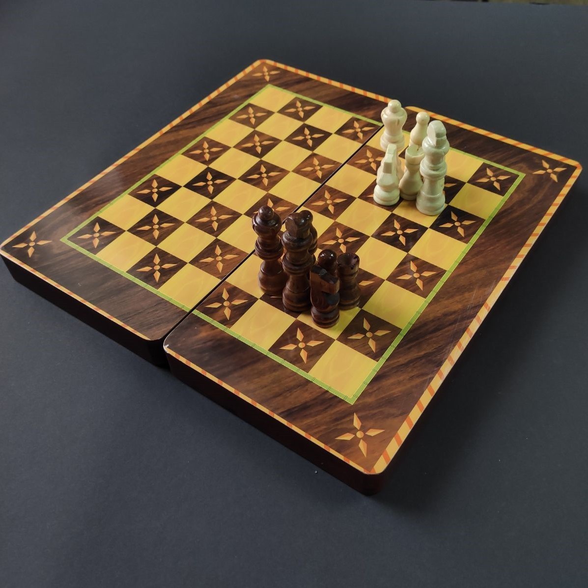 

Набор шахматы шашки и нарды 3 в 1 деревянные CHESSHOT шахматная доска 29 x 29 см коричневый АН6655