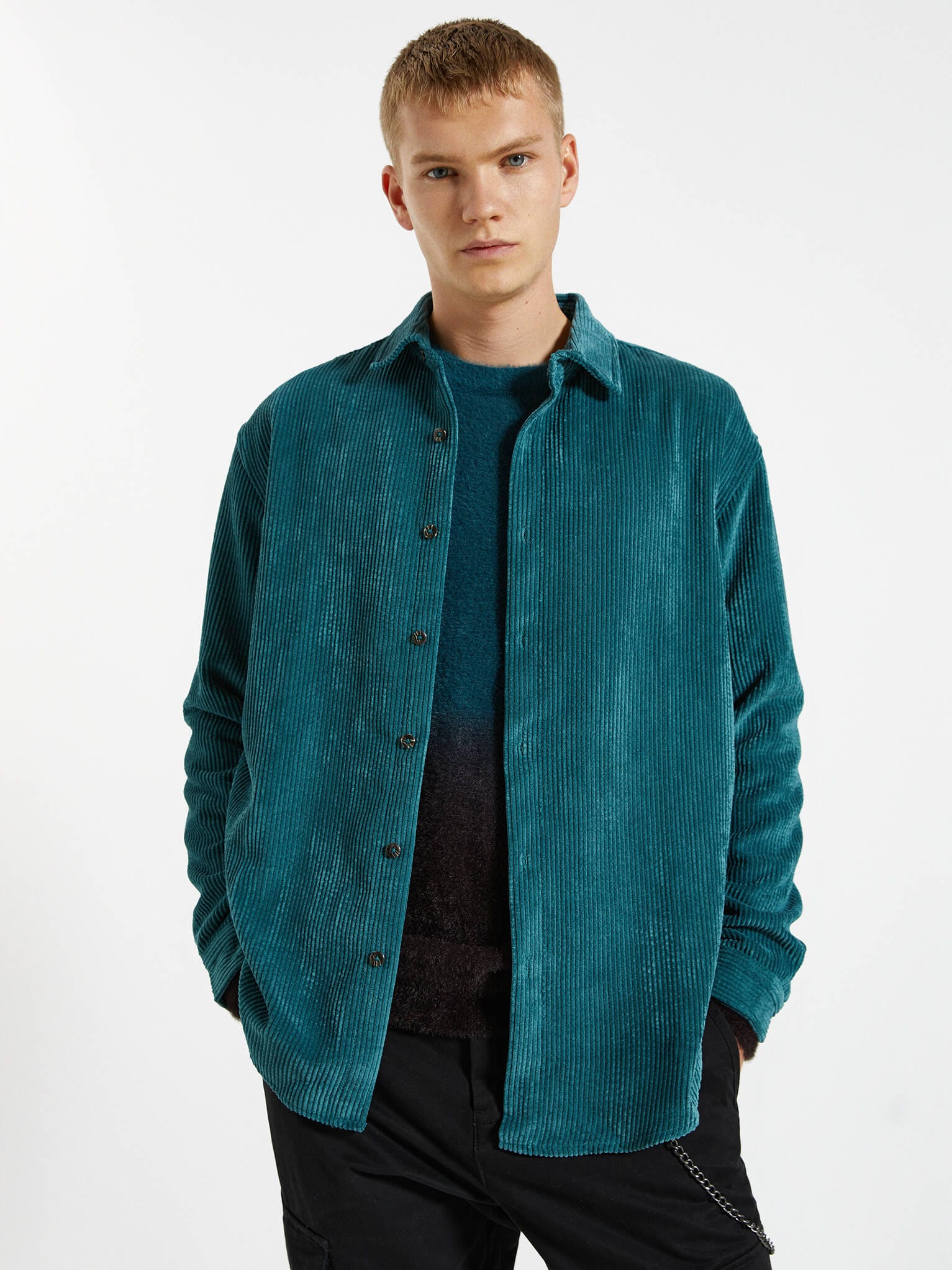 

Рубашка вельветовая Pull & Bear 9470/508/518 L Изумрудная