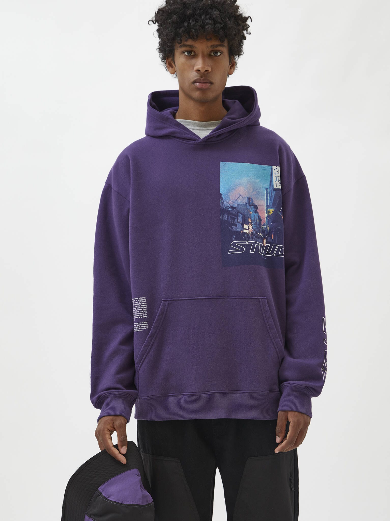 

Худи Pull & Bear 9594/592/611 L Фиолетовое с принтом