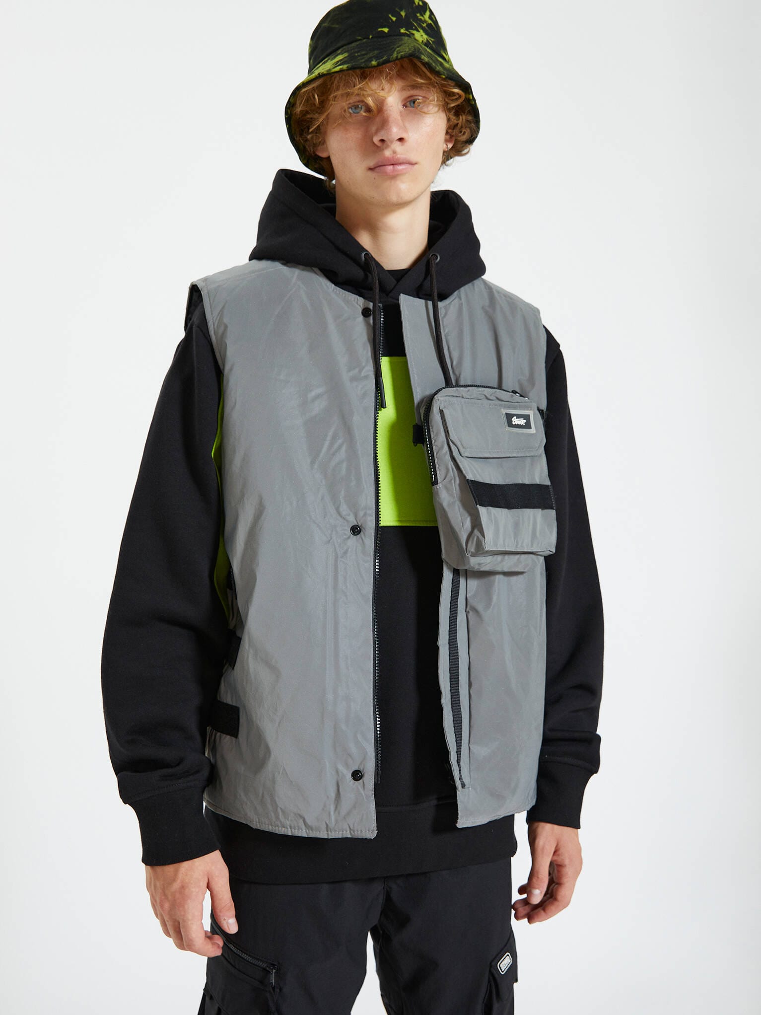 

Теплый жилет Pull & Bear 9710/547/808 M Серый светоотражающий
