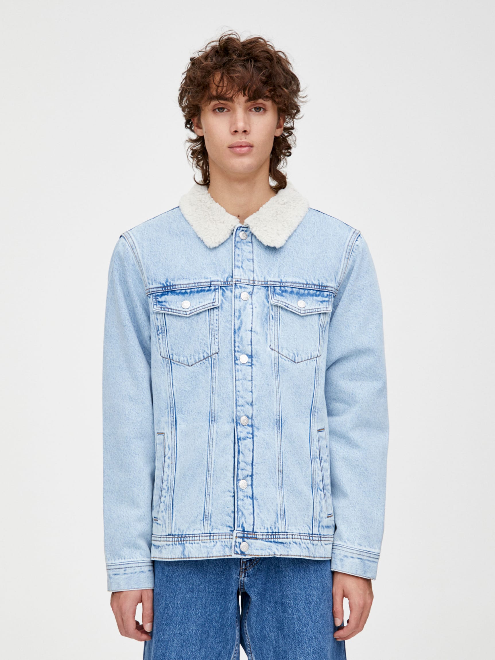 

Джинсовая куртка Pull & Bear 9714/512/407 M Голубая джинс