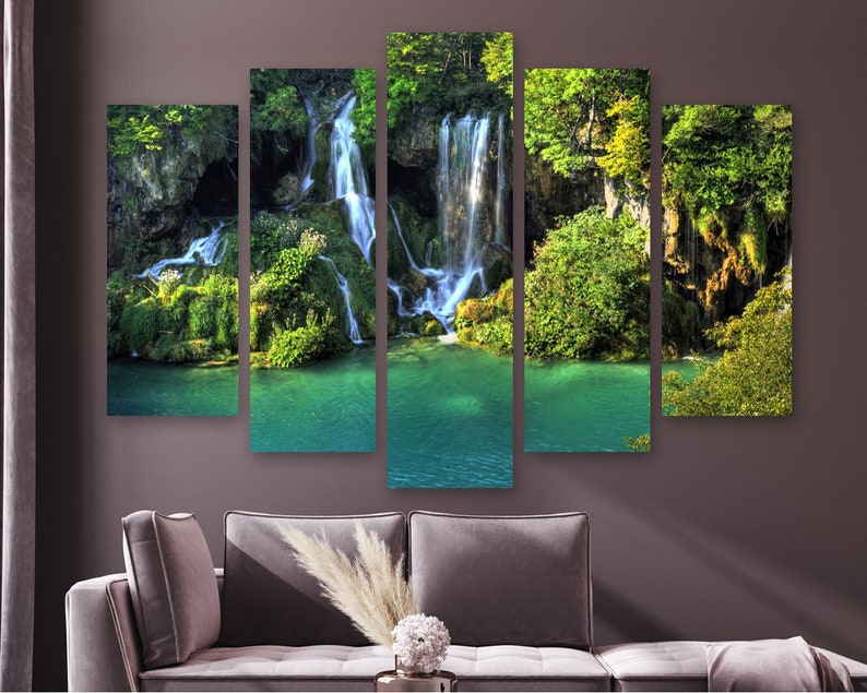 

Модульная картина на холсте из пяти частей Водопад среди зелени 112x68 см