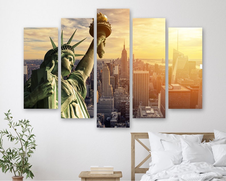 

Модульная картина на холсте из пяти частей Статуя Свободы на восходе солнца 112x68 см