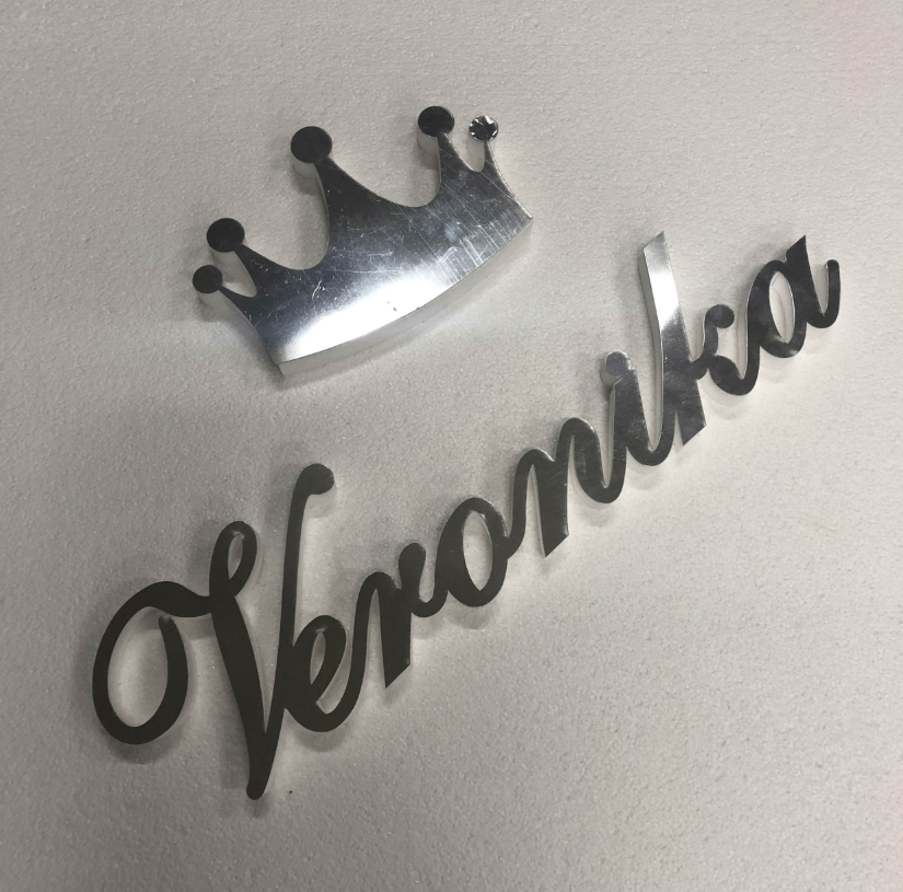

Имя и корона из зеркального пластика на пенопластовой подоснове Manific Decor