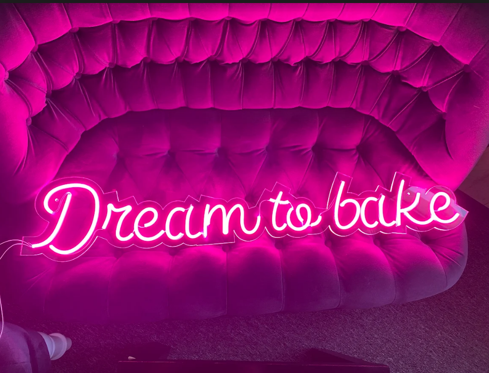 

Надпись неоновая Dream to bake на акриловой основе (холодный неон) Manific Decor