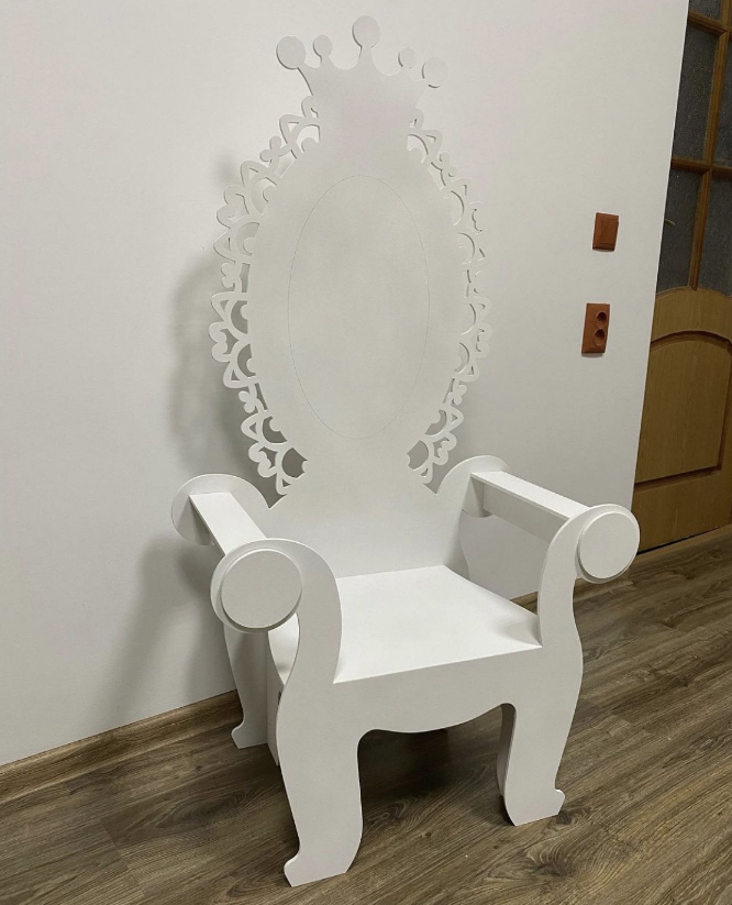 

Детское кресло трон из дерева с ажурной спинкой New на День рождение Manific Decor