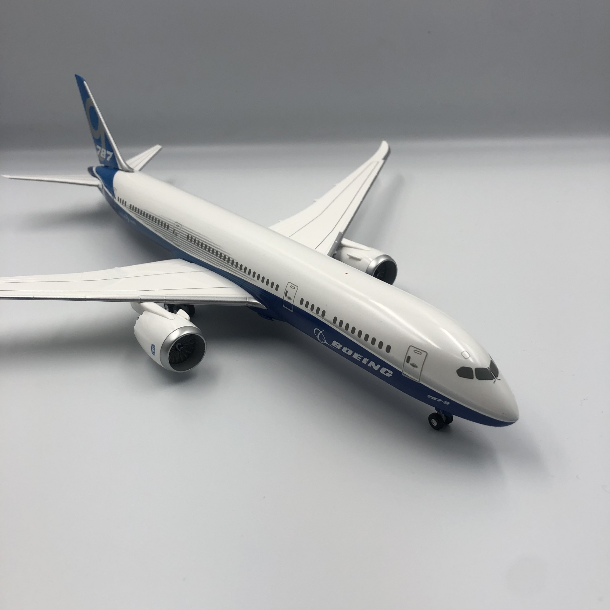 

Модель літака Boeing 787-9 Dreamliner Boeing House Colour Ground version