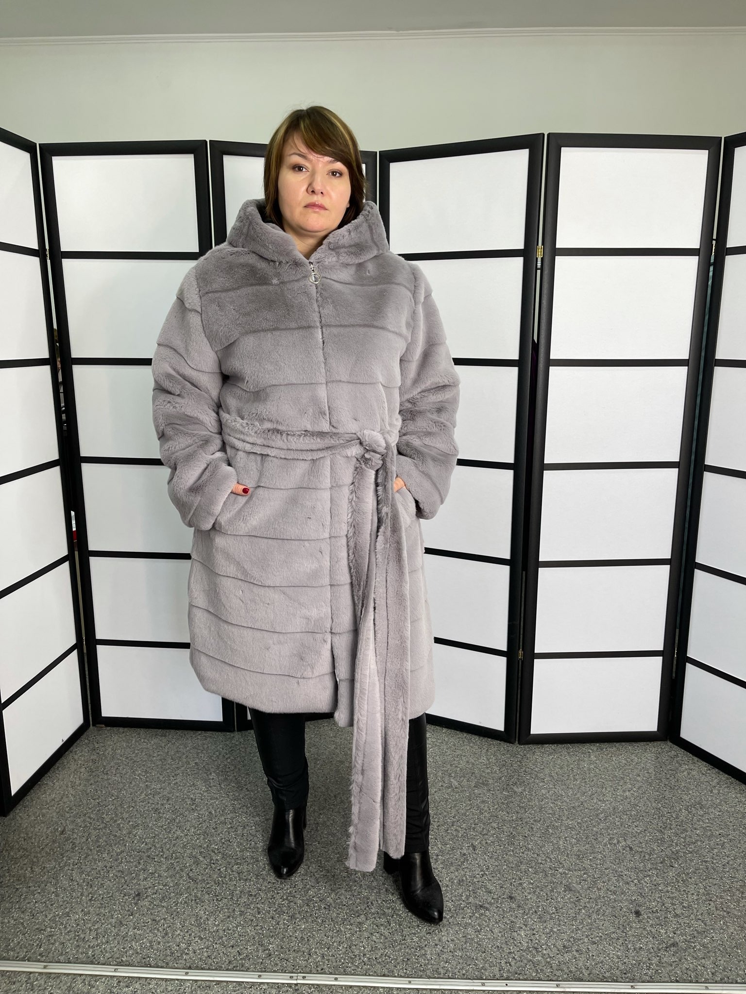 

Fashions • Шуба под шиншиллу Caroline Fashions 62 серый (№021/ш-бр-З)