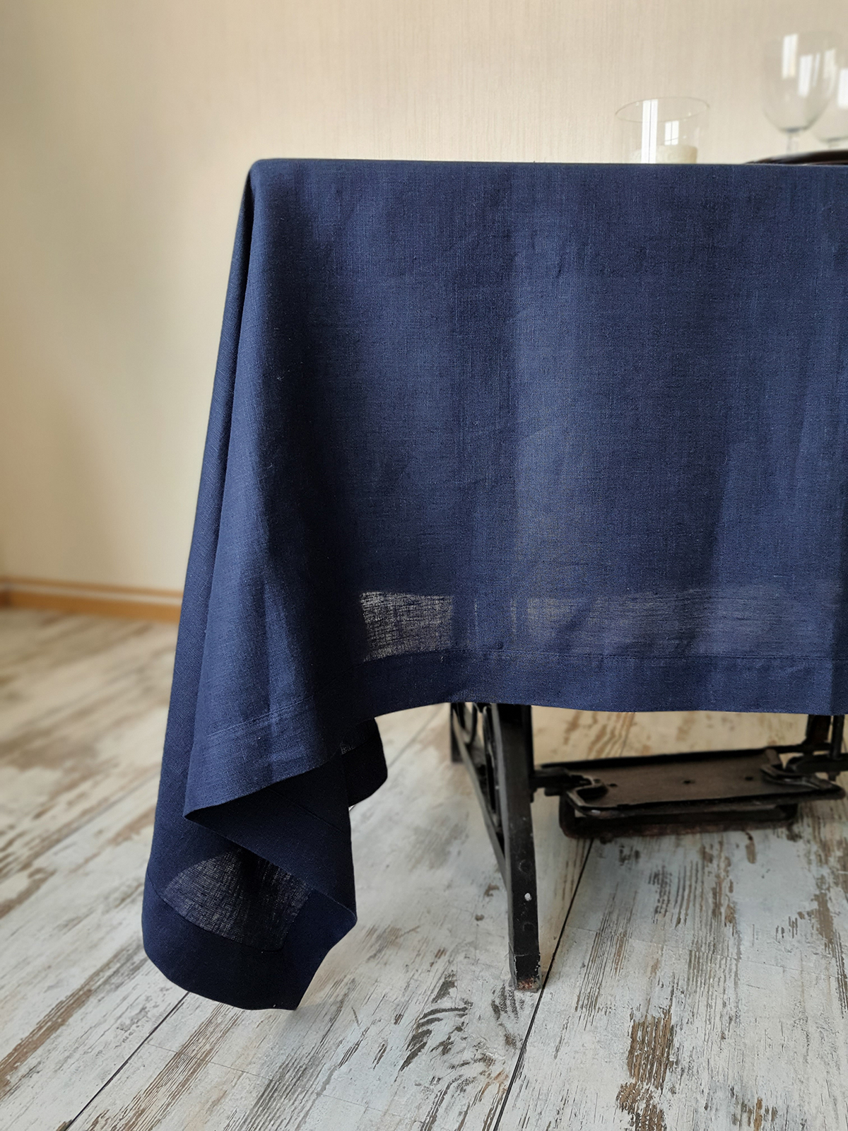 

Льняная скатерть темно-синяя 150 x 150 см - linen island