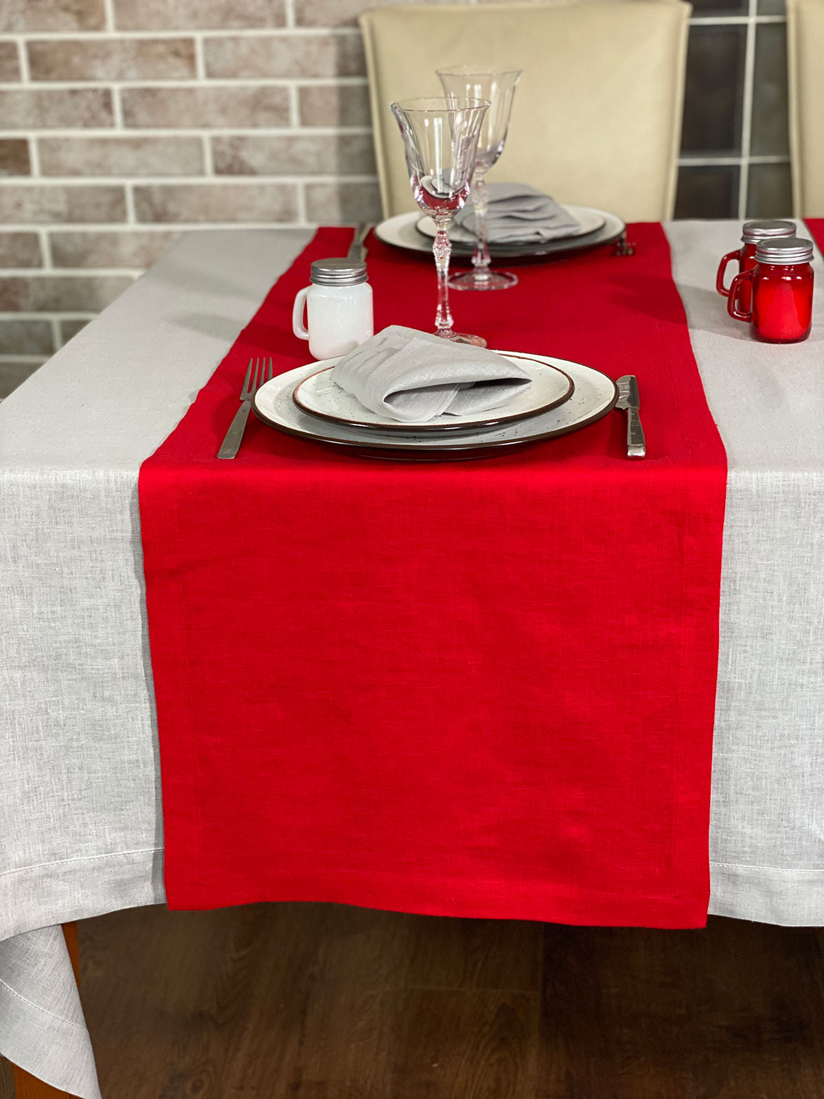 

Льняная скатерть-дорожка Раннер красный 40 x 200 см - linen island