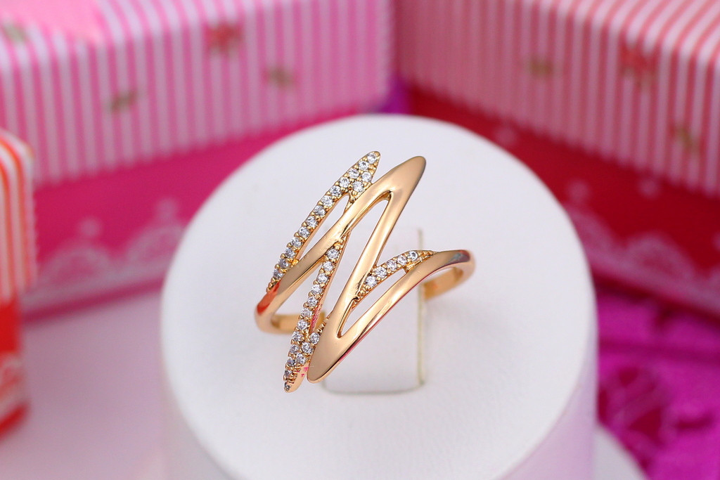 

Кольцо Xuping Jewelry молния с камнями р 18 золотистое