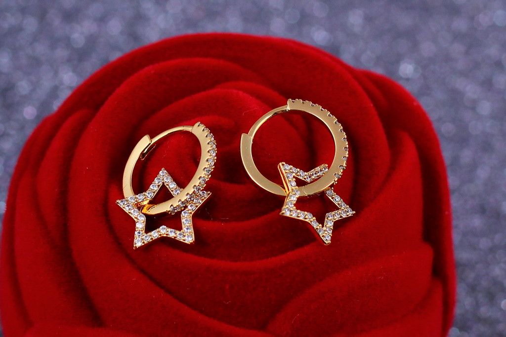 

Серьги Xuping Jewelry конструкторы звезда в кольце 1,9 см золотистые