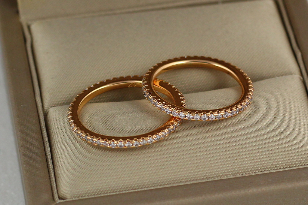 

Кольцо Xuping Jewelry дорожка с камнями в один ряд по кругу р 17 золотистое