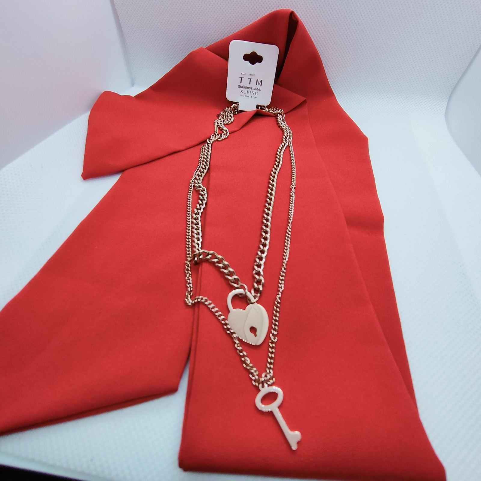 

Цепочка Stainless Steel cталь замок + ключ 41 + 5 см 150006
