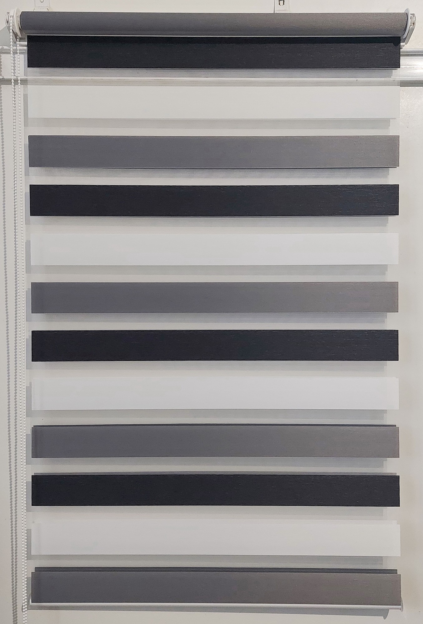 

Рулонная штора Miranda День-ночь ВМ-2002 117,5*160 см Чёрно-серо-белый