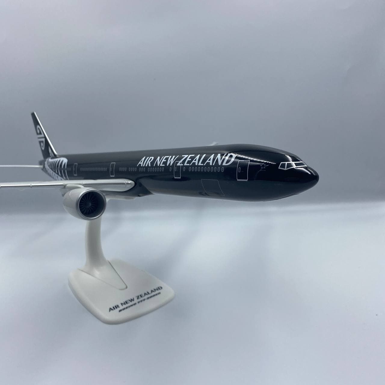 

Модель літака Boeing 777-300ER Air New Zealand All Blacks ZK-OKQ