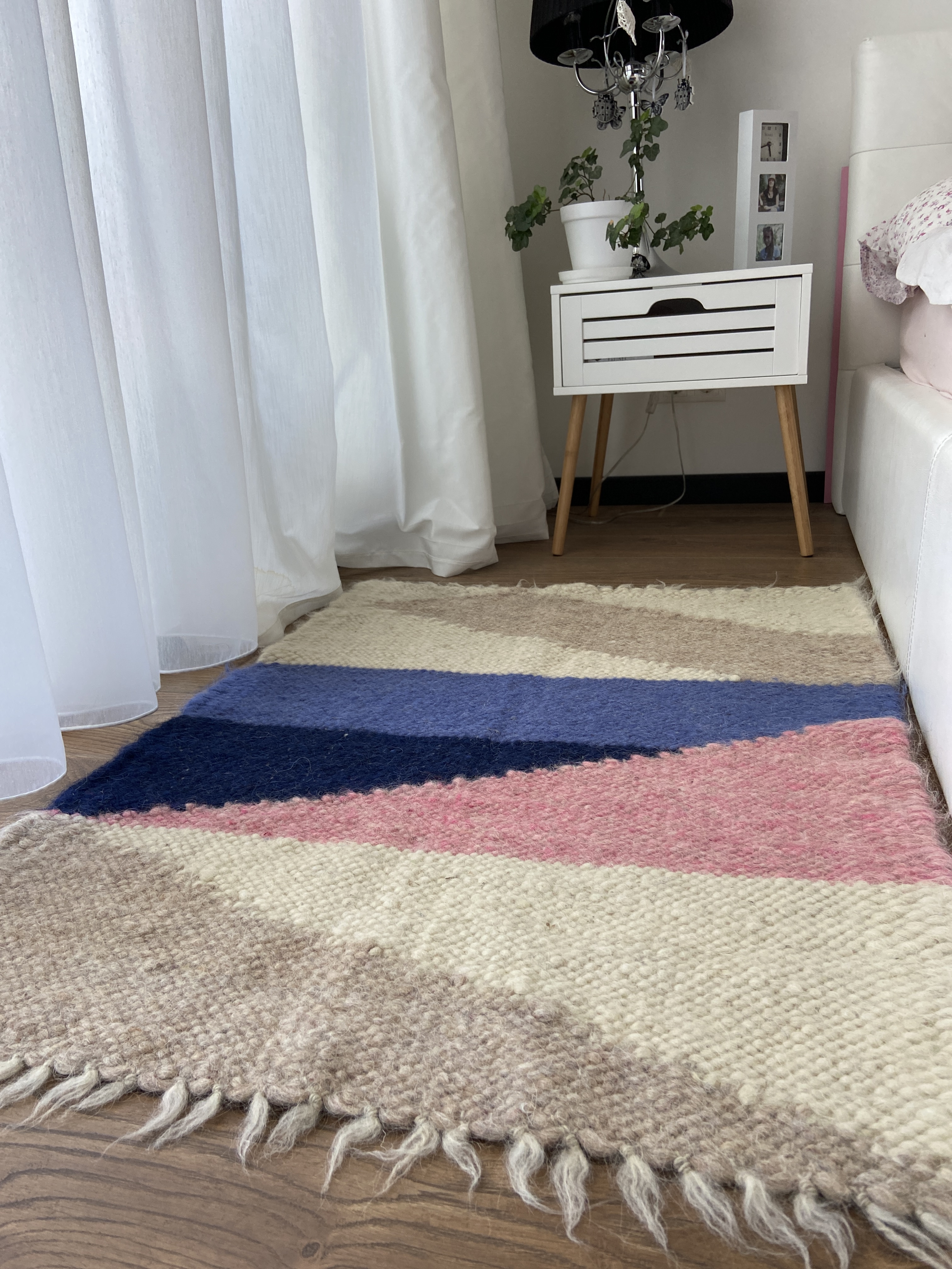 

Ковер шерстяной ручной работы Fully Wooly Цветные горы 180х220 см розовый бежевый синий