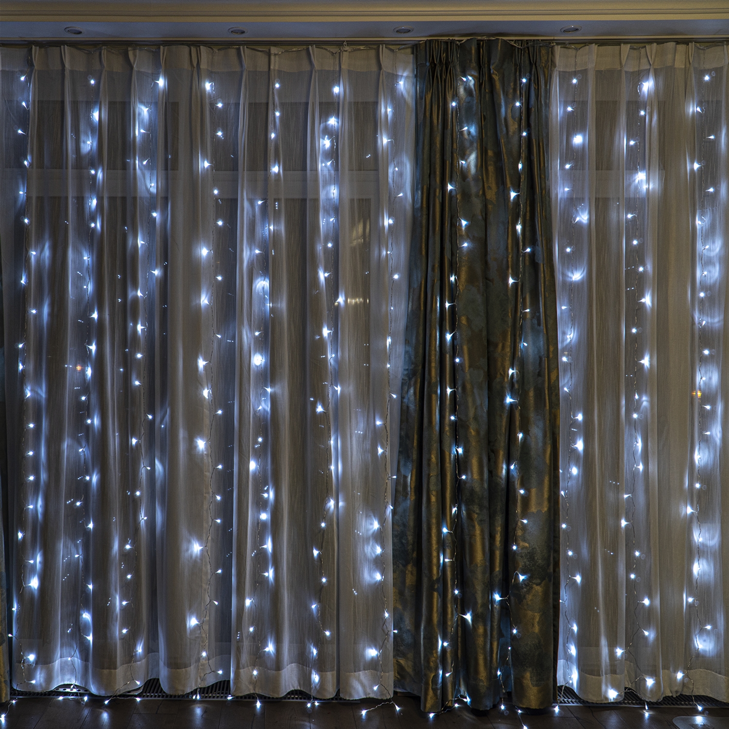

Светодиодная гирлянда Altalusse INL-2703E-300 300LED 3 м/10 шт х 3 м 8 режимов 220 В Холодный (INL-2703E-300 Cold)