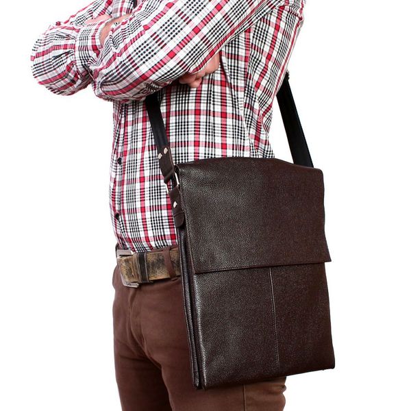 

Вертикальная кожаная сумка формата А4 коричневая Alvibag av-94brown