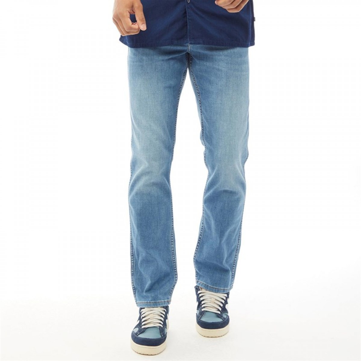

Джинсы Wrangler Greensboro Straight Fit Light Strike Light Blue, 31W 34L