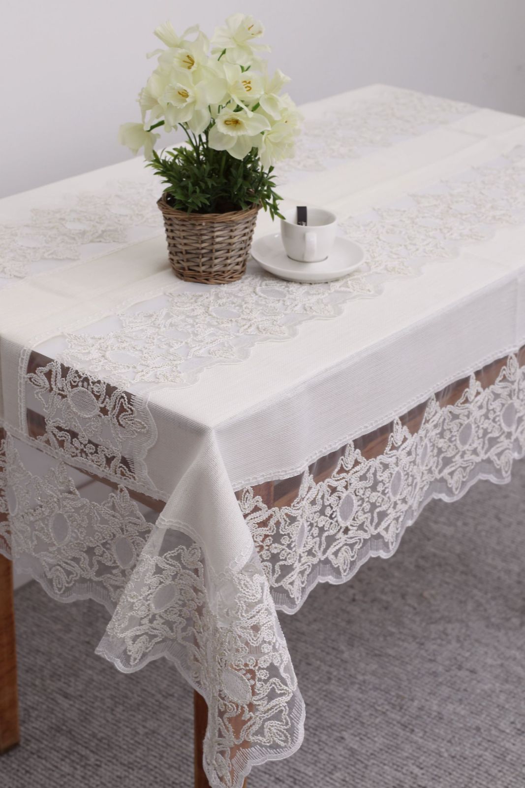 

Скатерть MAGIK COLLECTION беж 160_220_20CHARMENT