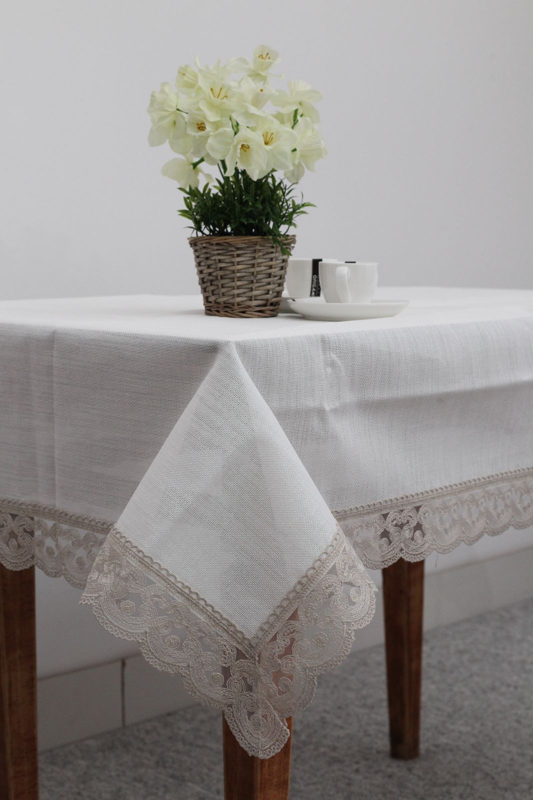 

Скатерть MAGIK COLLECTION 160*350/беж 160_350_JUTE