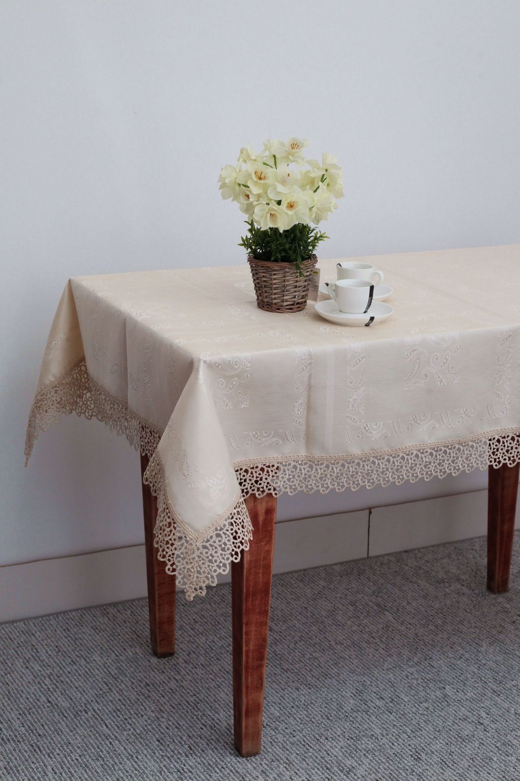 

Скатерть MAGIK COLLECTION беж 110_160_06ELEGANT