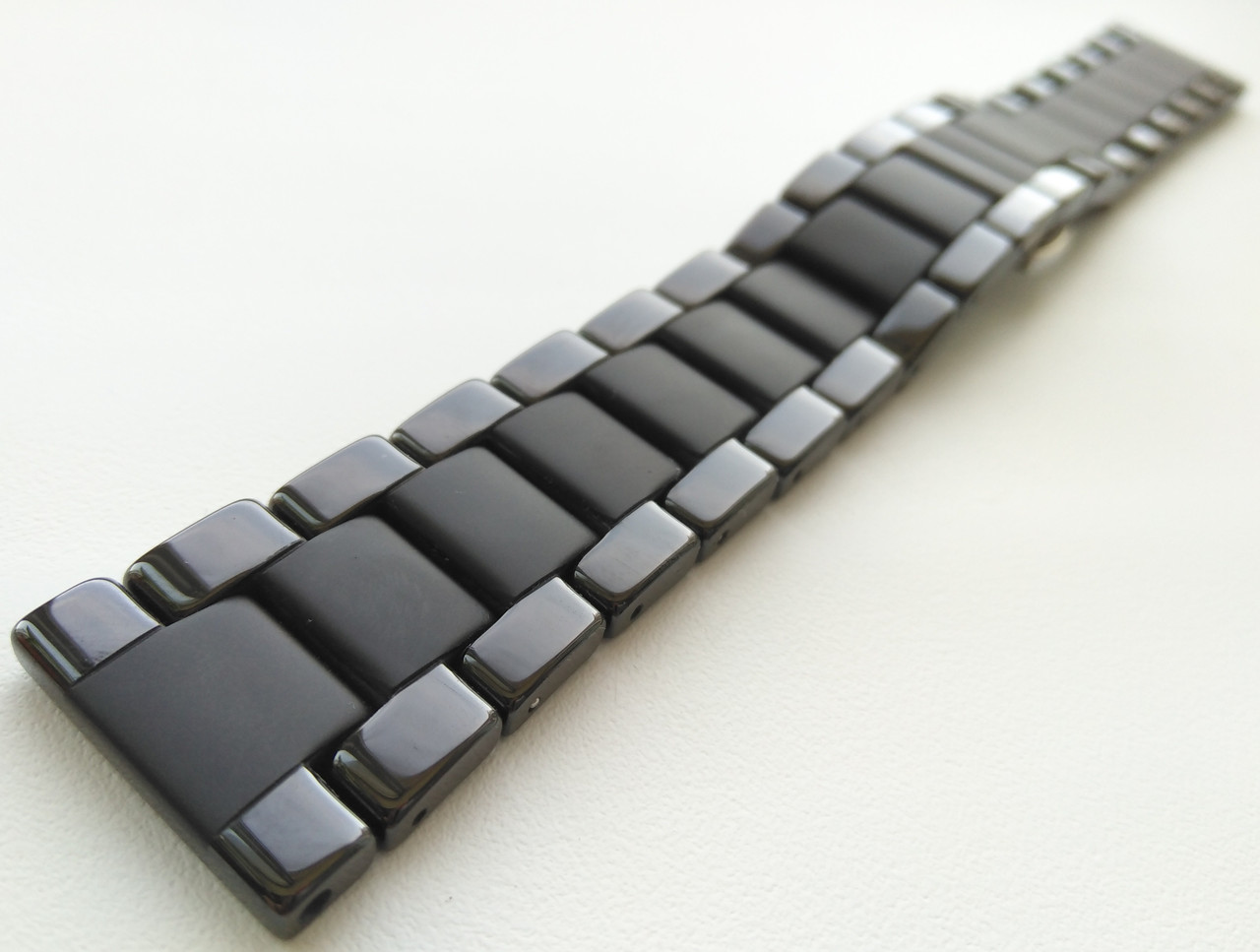 

Браслет Isuya для часов Samsung Gear S3/ Frontier керамический Черный Глянец/ мат. 22 мм