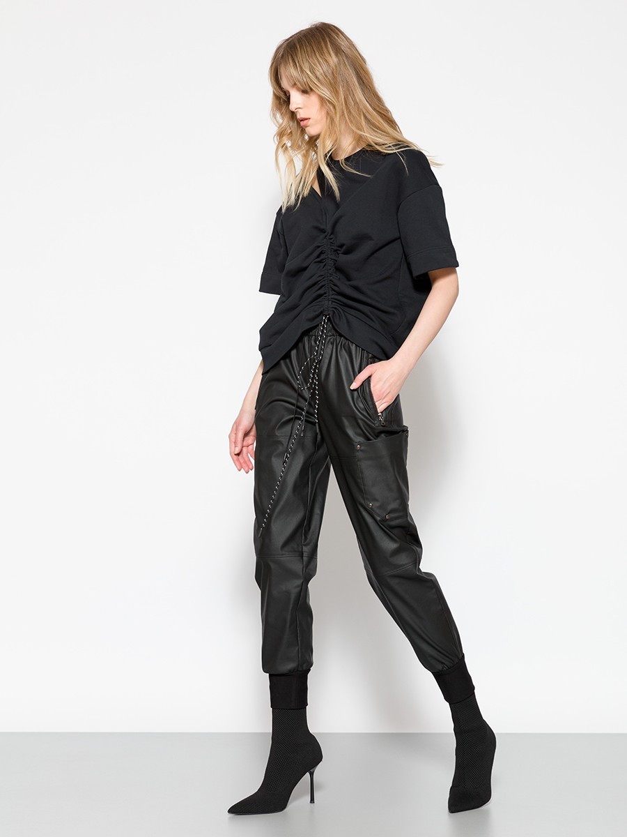 

Брюки из искусственной кожи Favorini 21521  черный, Брюки из искусственной кожи Favorini 21521 46 черный