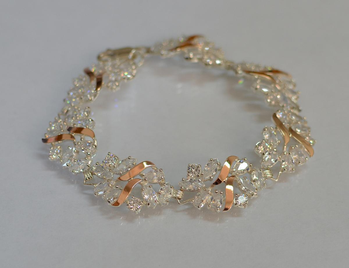 

Серебряный браслет с золотыми вставками Silver Style Бр18 Белый