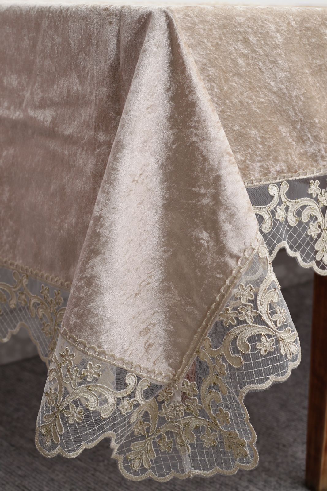 

Скатерть MAGIK COLLECTION кофейный 160_300_40ASENEM