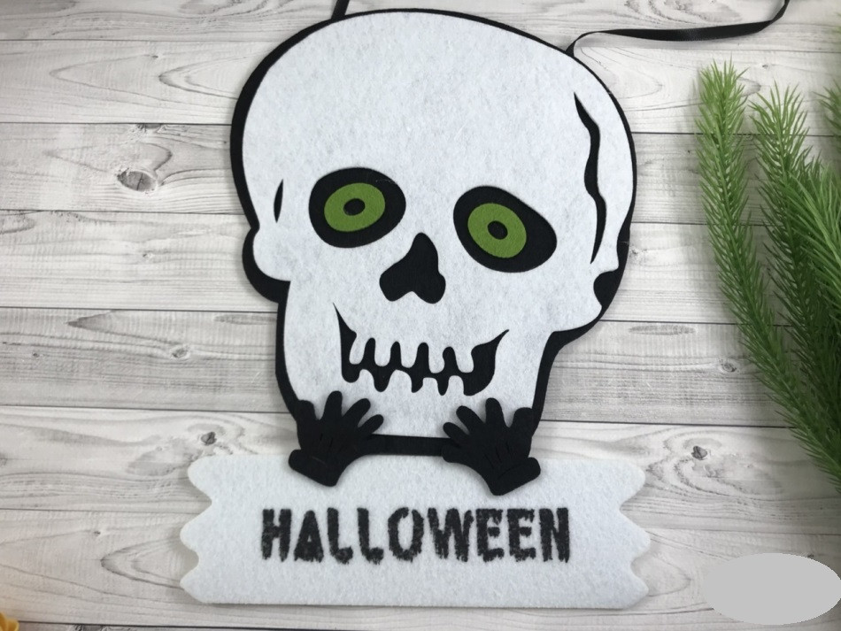 

Подвеска фетровая на Halloween "Череп"
