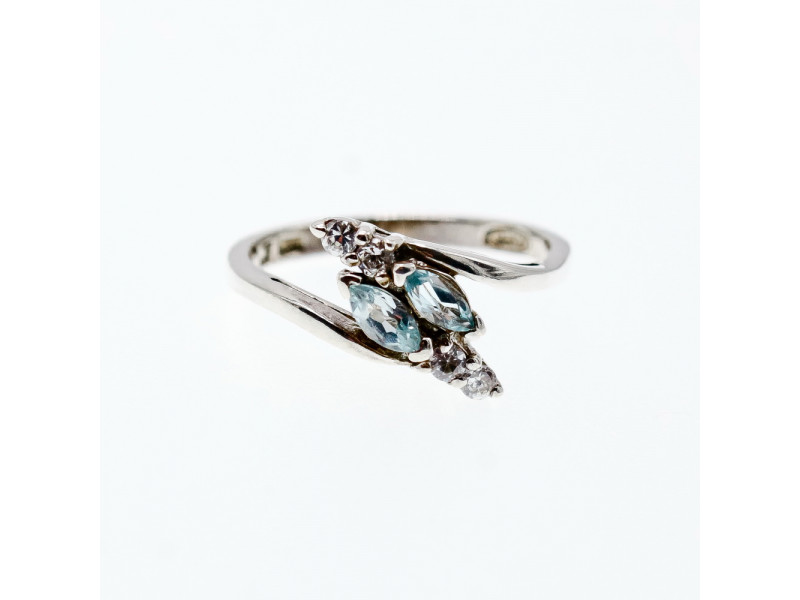 

Серебряное кольцо с топазом и фианитами Натуральный Sky Jewelry 003604