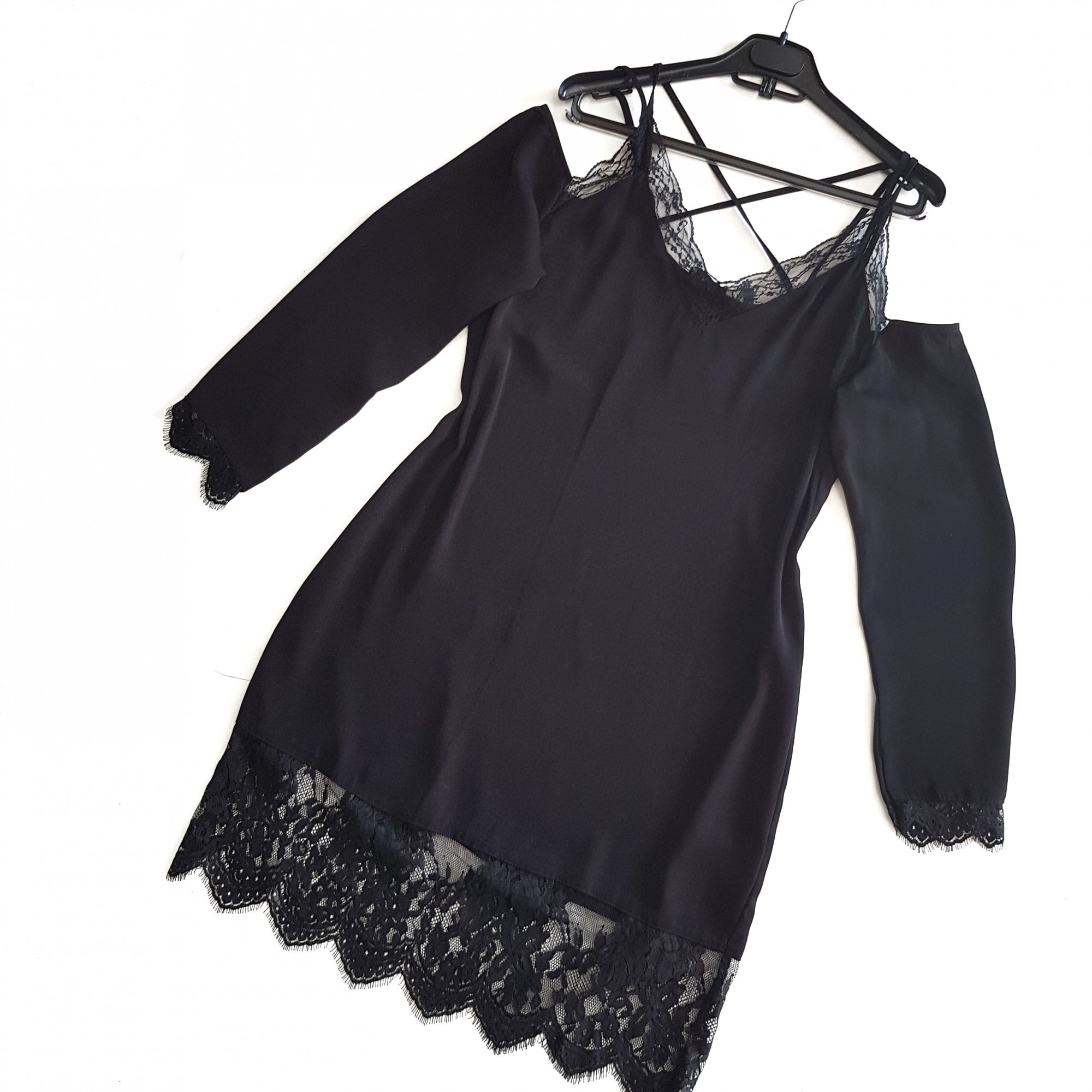 

Платье черное с кружевом и открытыми плечами Na-KD 1100-000927-0002-011 48(XL) 8144
