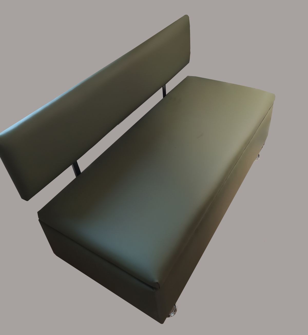 

Диван прямой офисный от производителя DrevoGoods малогабаритный для офиса в зону ожидания, гостиную, кухню, балкон без подлокотников на ножках 2000х700х550 мм, эко-кожа: Зеленый + ниша