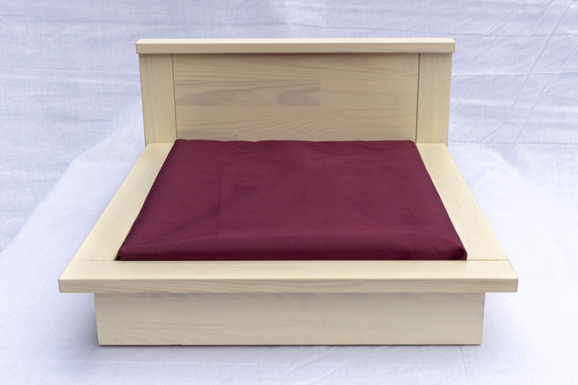 

Спальное место (лежак, кровать) для животного Допомога друзів Classic Milk bordo 40*50 см