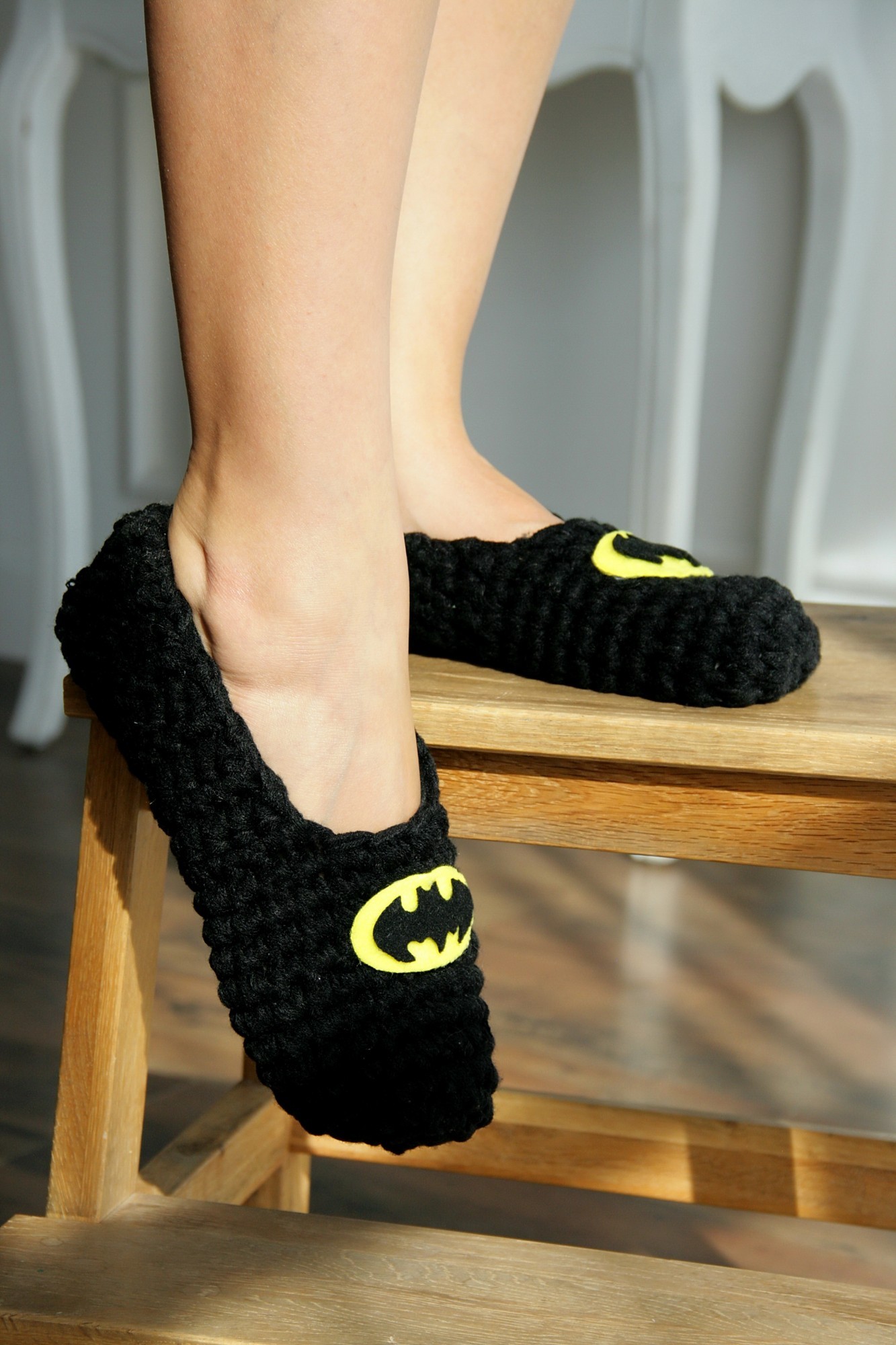 

Вязаные тапочки для дома Madana Studio "Бэтмен" 42/43рр