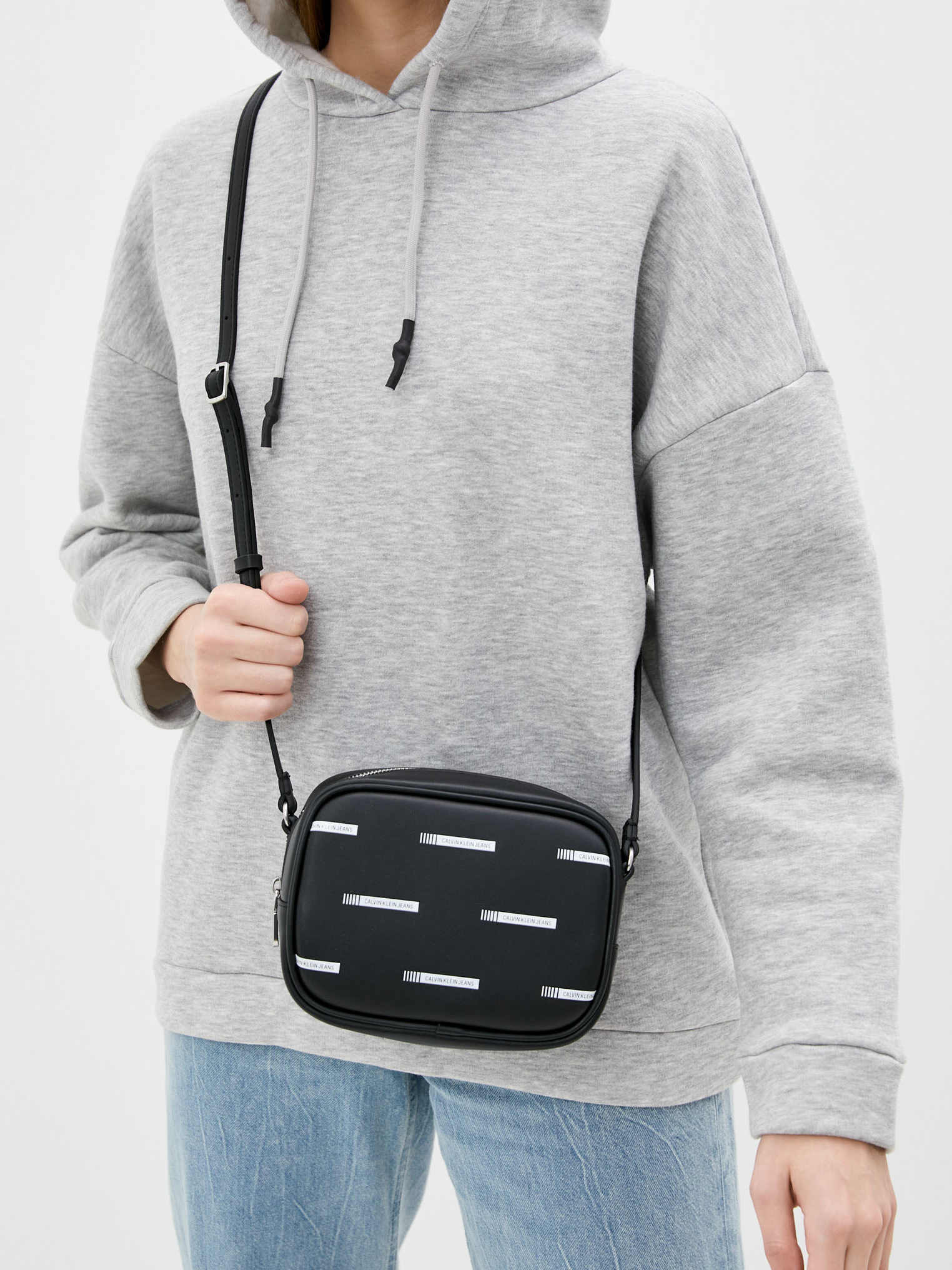 

Сумка женская Calvin Klein Jeans Sculpted Camera Bag Aop K60K608380-01N Black