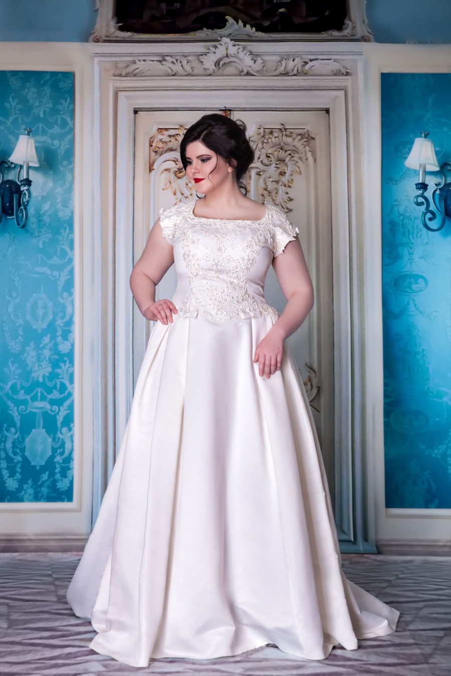 

Свадебное платье Bella 48(XL) Шампань