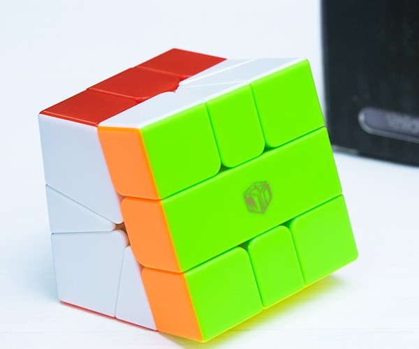 

Скваер Qiyi SQ-1 Volt v2 (Вольт) M (магнитный) цветной пластик