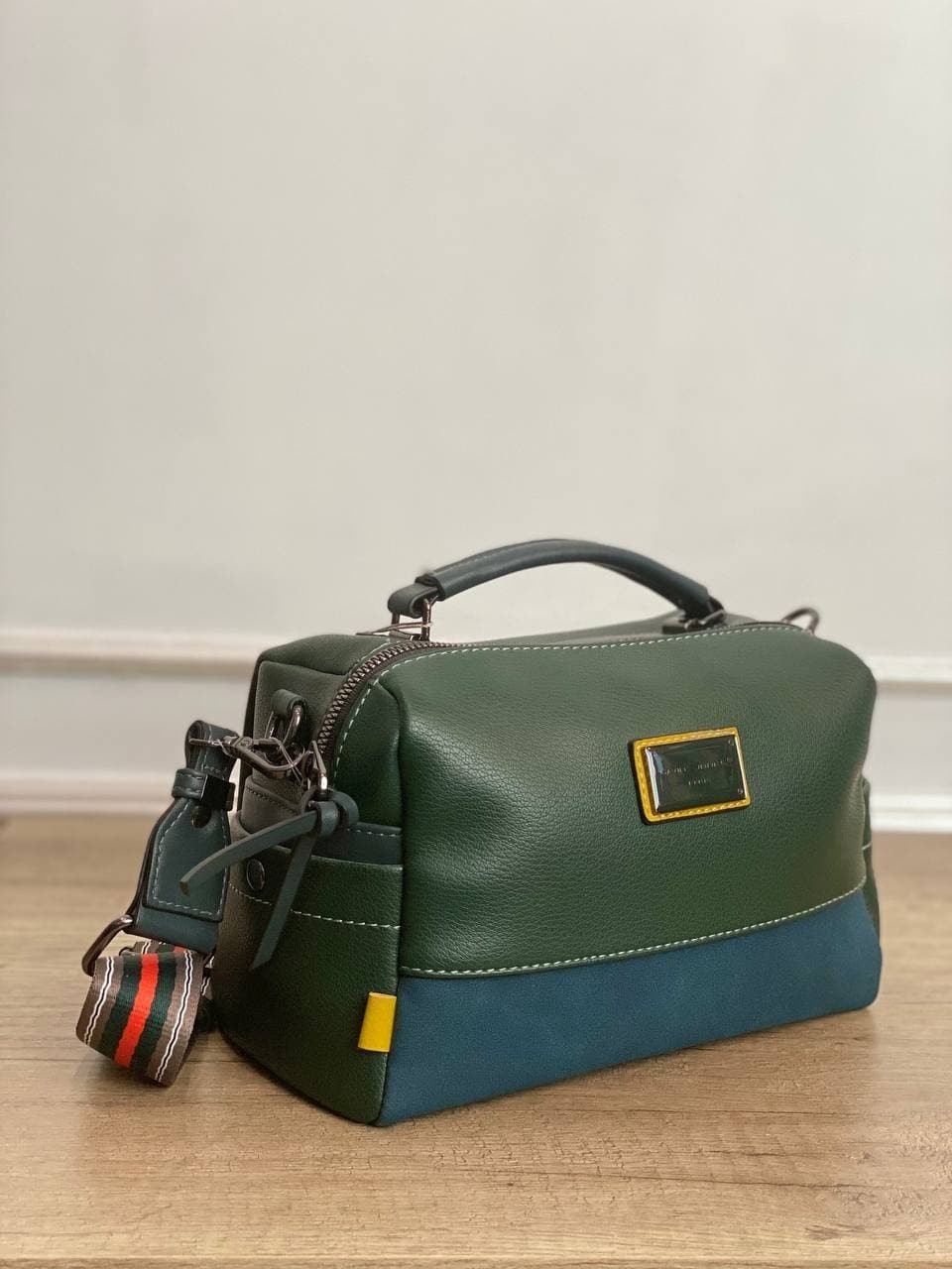 

Женская сумка David Jones 6121-1 изумрудный