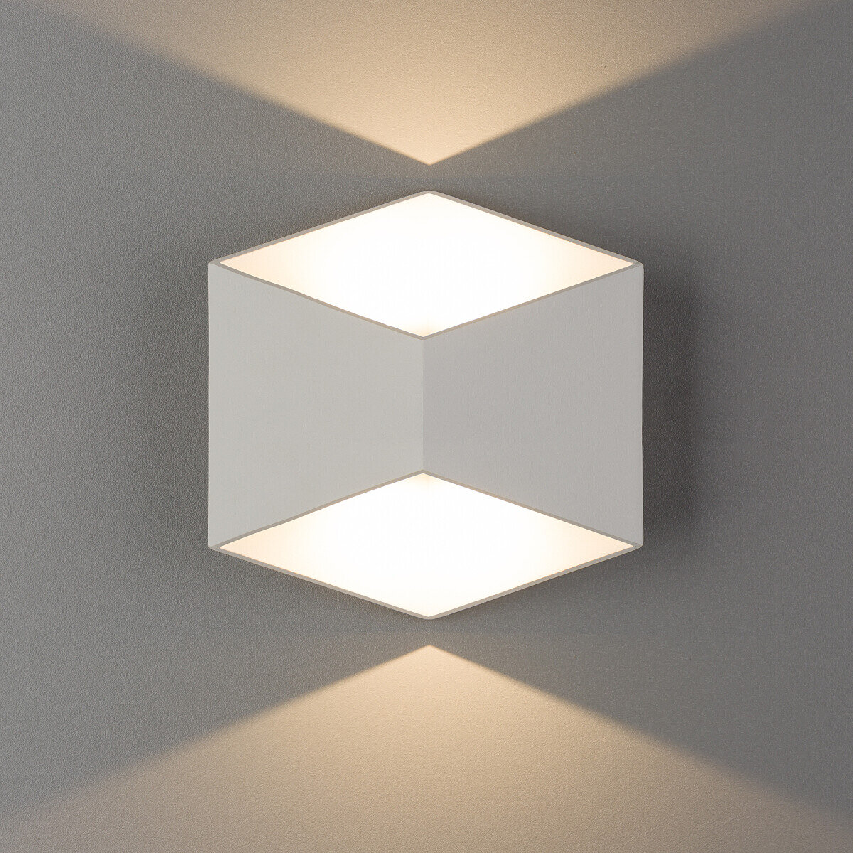 

Вуличний світильник Nowodvorski TRIANGLES LED CN (8143)